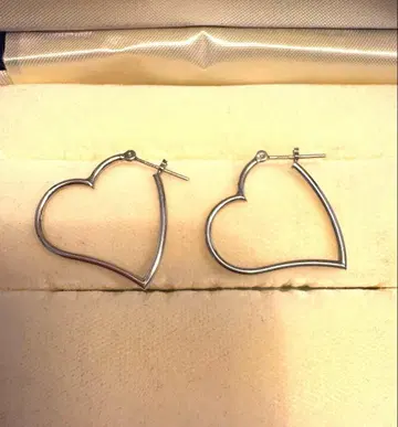 10금 하트 화이트 골드 오픈 하트 후프 귀걸이