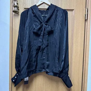 ABITOKYO 리본 포함 블랙 새틴 블라우스 택 포함 미사용 새상품