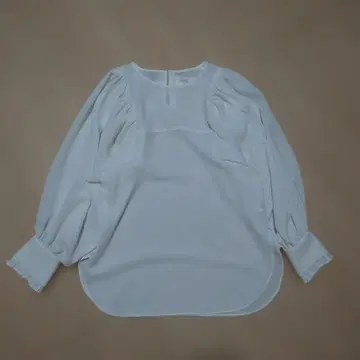 Omekashi 화이트 퍼프 슬리브 블라우스