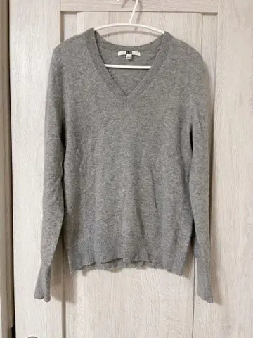 유니클로 캐시미어 V넥 M 사이즈