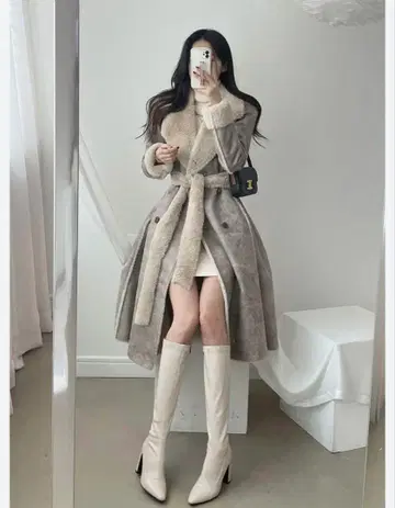 스트랩이 달린 퍼 무스탕 스타일 롱 코트