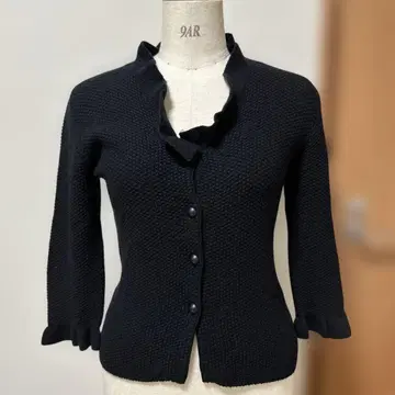 새상품급 시빌라 블랙 프릴 7부 소매 울 캐시미어 혼방 가디건