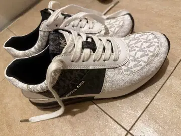 Michael Kors 캐주얼 스니커즈 화이트/블랙