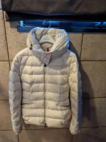 MONCLER 아이보리 후드 부착 다운 자켓
