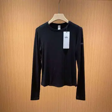 alo 블랙 긴팔 T셔츠 신상