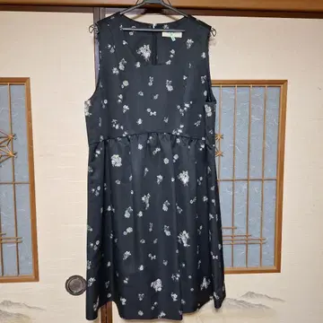 블랙 꽃무늬와 토끼 슬리브리스 원피스 L5