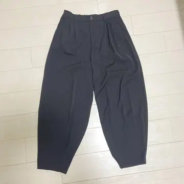 HARE 루즈 테이퍼드 팬츠 프리 블랙