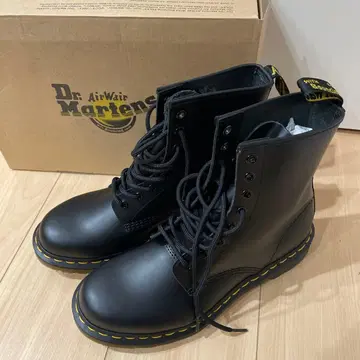 닥터 마틴 블랙 8홀 UK7 사이즈