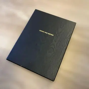 DRIES VAN NOTEN 빈 박스