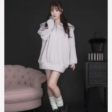 pium 스톤 로고 오버 사이즈 라메 맨투맨 핑크