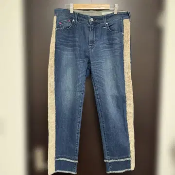 퍼 달린 다크 블루 데님 팬츠