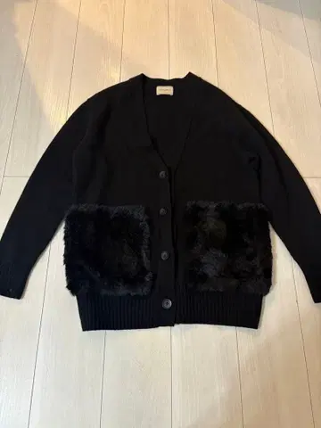 UNITED ARROWS 블랙 가디건 포켓 퍼 포함