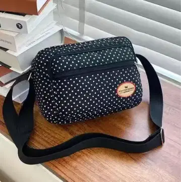 블랙 도트 무늬 숄더백