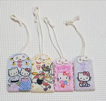 [ 사용 있음 ] 헬로키티 부적 4개 세트