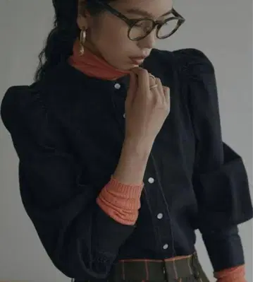 블랙 데님 퍼프 슬리브 셔츠
