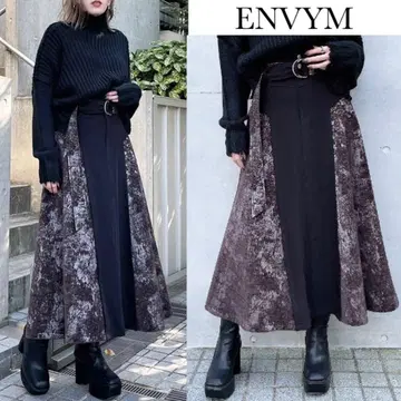 암비 사이드 스위칭 롱 스커트 자카드 벨로아 블랙