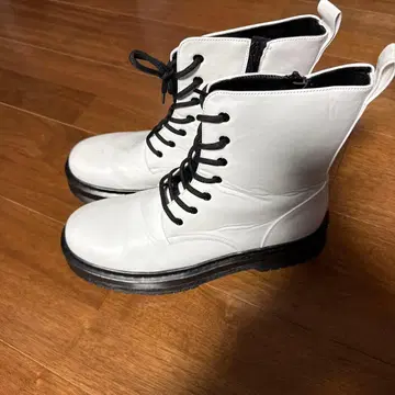 화이트 하이컷 부츠