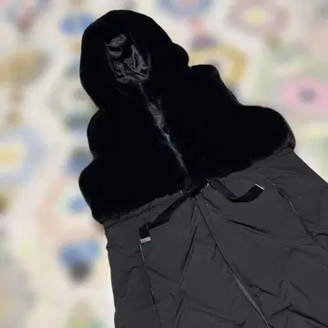 블랙 다운 자켓 인조 모피 포함