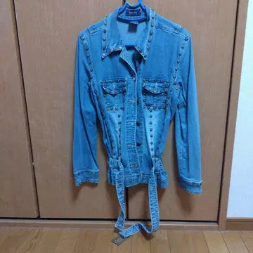 스터드 장식 라이트 블루 데님 자켓