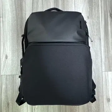 Incase A.R.C. Commuter Pack 백팩 23.7L