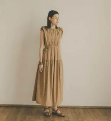 CLANE 브로드 숄더 원피스 베이지