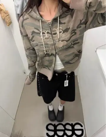 Aeae 카모 패턴 풀 집업 크롭 후드티