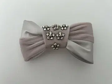 비쥬 달린 리본 머리핀