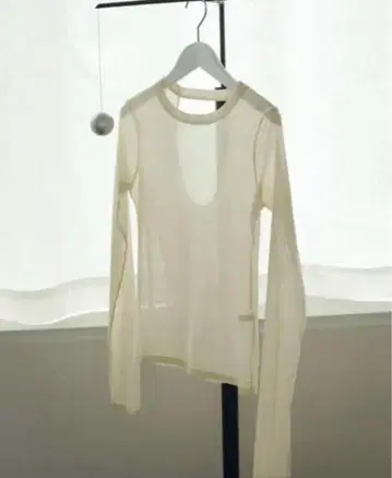 [ 새상품 ] anuke Backopen Mesh Tops 크림