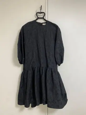 Demi-Luxe 블랙 꽃무늬 원피스