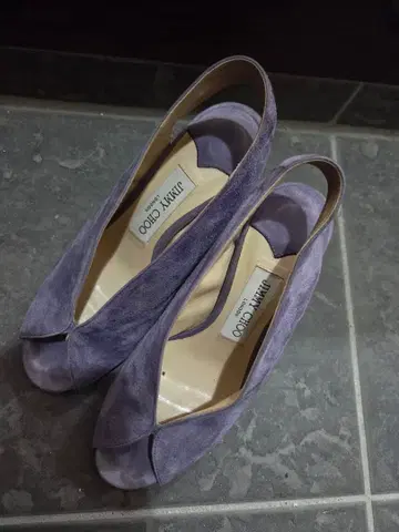 [주말 가격] 펌프스 23.5 JIMMY CHOO 스웨이드