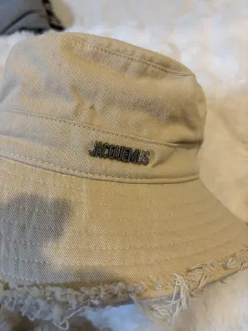 JACQUEMUS 베이지 프린지 버킷 햇