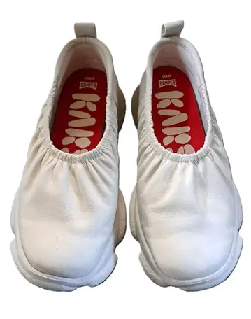 Camper 화이트 슬립온
