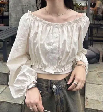 택 포함 미사용 새상품 mystic 프릴 숏 블라우스 아이보리