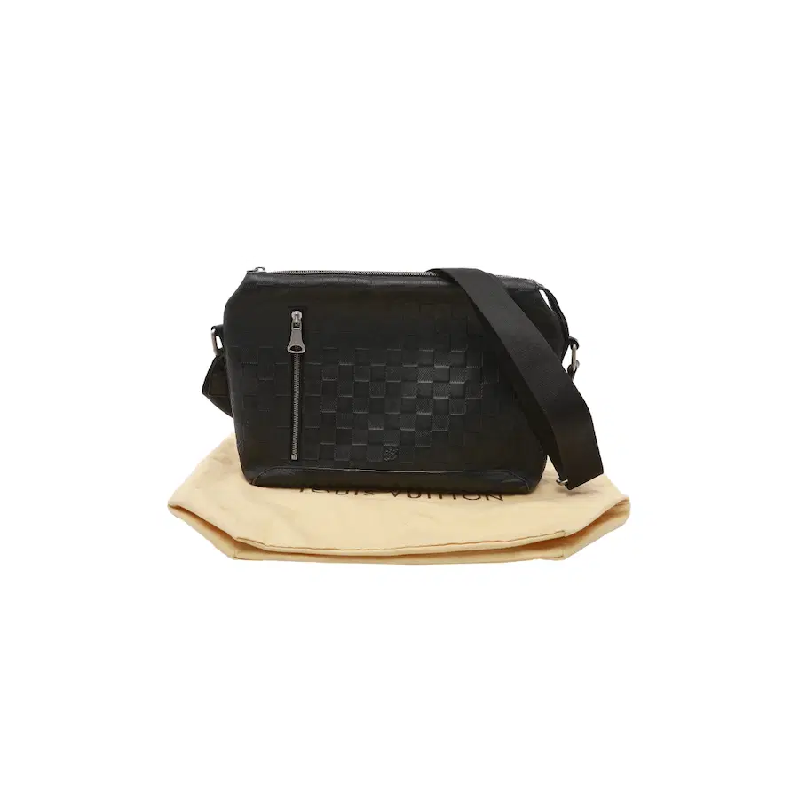 路易威登 Damier Infini District PM Monogram Eclipse 邮差包