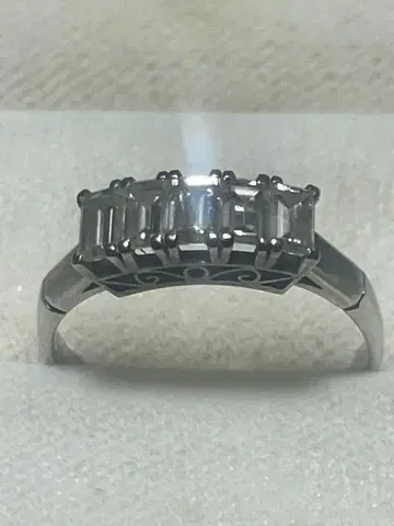 에메랄드컷 플라티나 반지