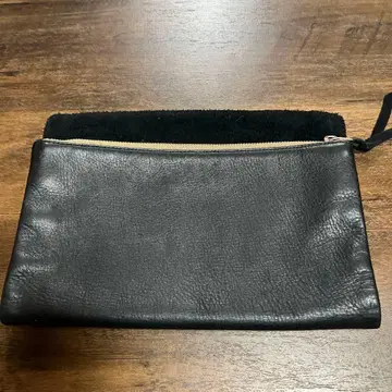 뷰티 앤 유스 가죽 클러치백 블랙