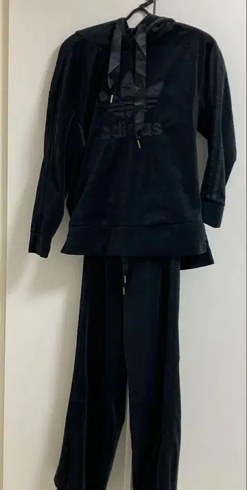 연말 세일 adidas 레어 디자인 벨로아 셋업 XS 블랙