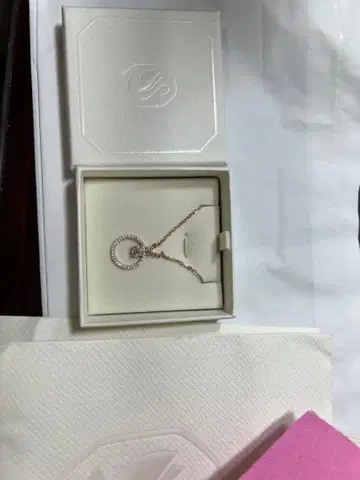 스와로브스키 목걸이 미사용 박스 포함