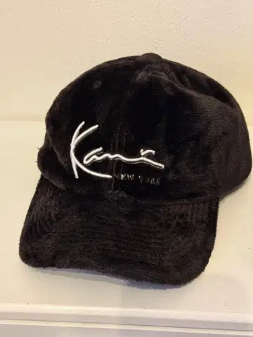 새상품 karl Kani 벨로아 캡 블랙 보아