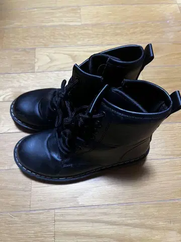 블랙 가죽 미드컷 부츠