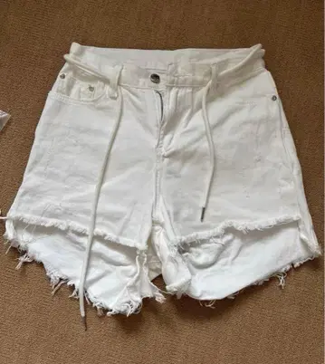 화이트 프린지 숏팬츠
