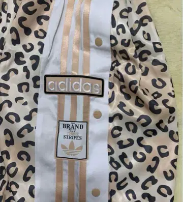 adidas 레오파드 무늬 팬츠 M 사이즈