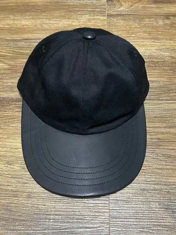 LEATHER BICOLOR LONG BILL CAP-BLACK
