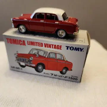 토미카 LIMITED VINTAGE 블루버드 1200 LV-05