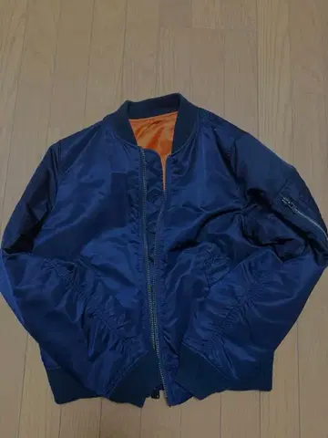 ALPHA 짧은 기장 MA1 네이비