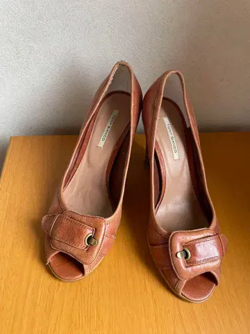 TONY BIANCO 가죽 펌프스 23.5