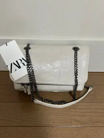 ZARA 화이트 퀼팅 숄더백
