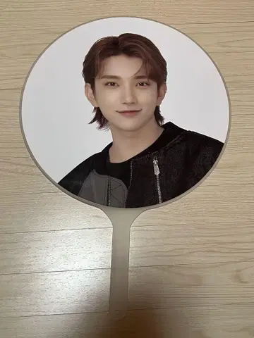 SEVENTEEN 조슈아 부채 FOLLOW