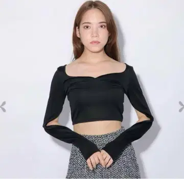 MELT THE LADY 블랙 크롭 긴팔 상의