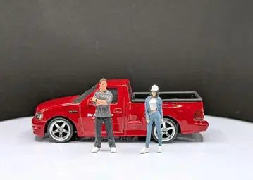 미니카 (포드 F-150 SVT) & 피규어 2체